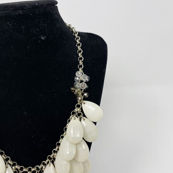 Cream and Gold Tone Bauble Layered Statement Necklace Gem Beads Tiered Costume - Picture 3 of 7